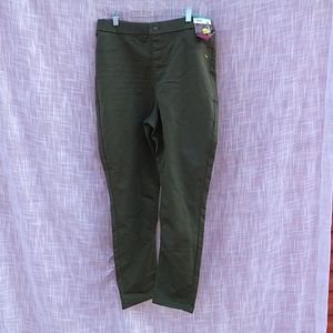 Women's clam diggers